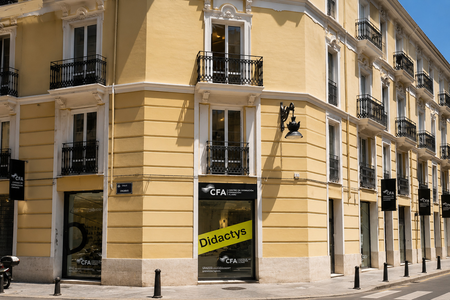 Fachada de las instalaciones de Centro de Formación Álvaro con el distintivo de Didactys